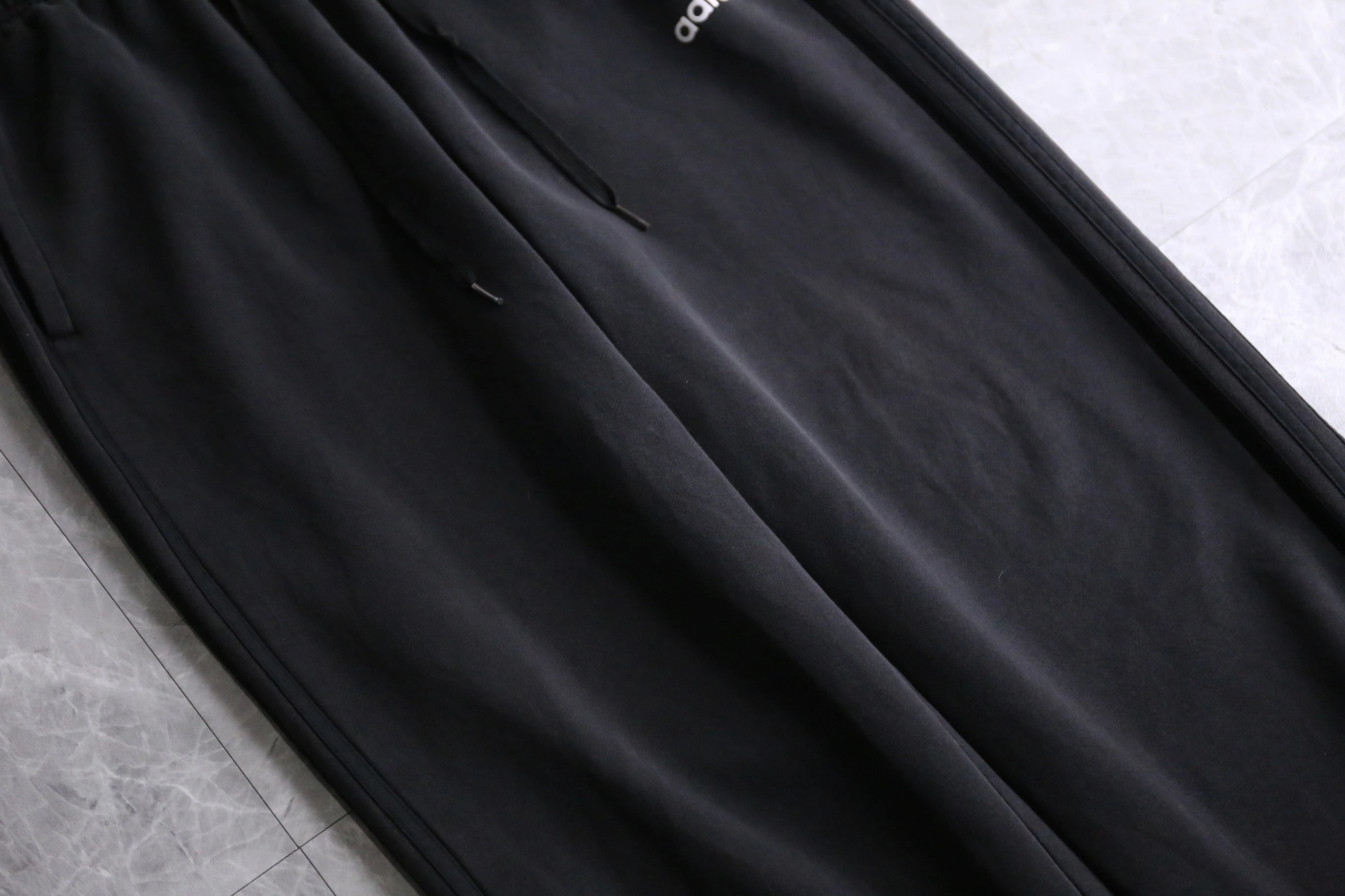 ”adidas“all black track pants