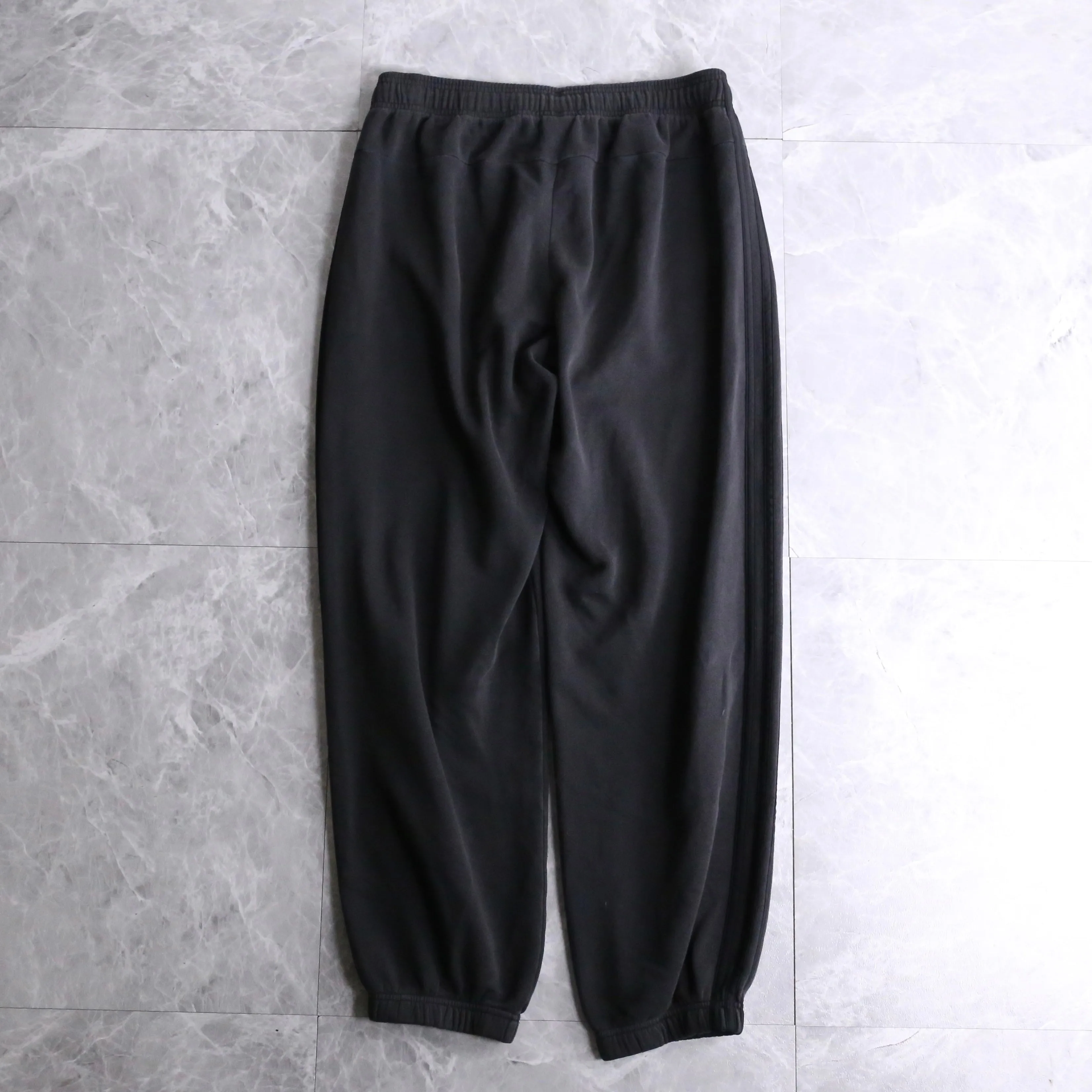 ”adidas“all black track pants