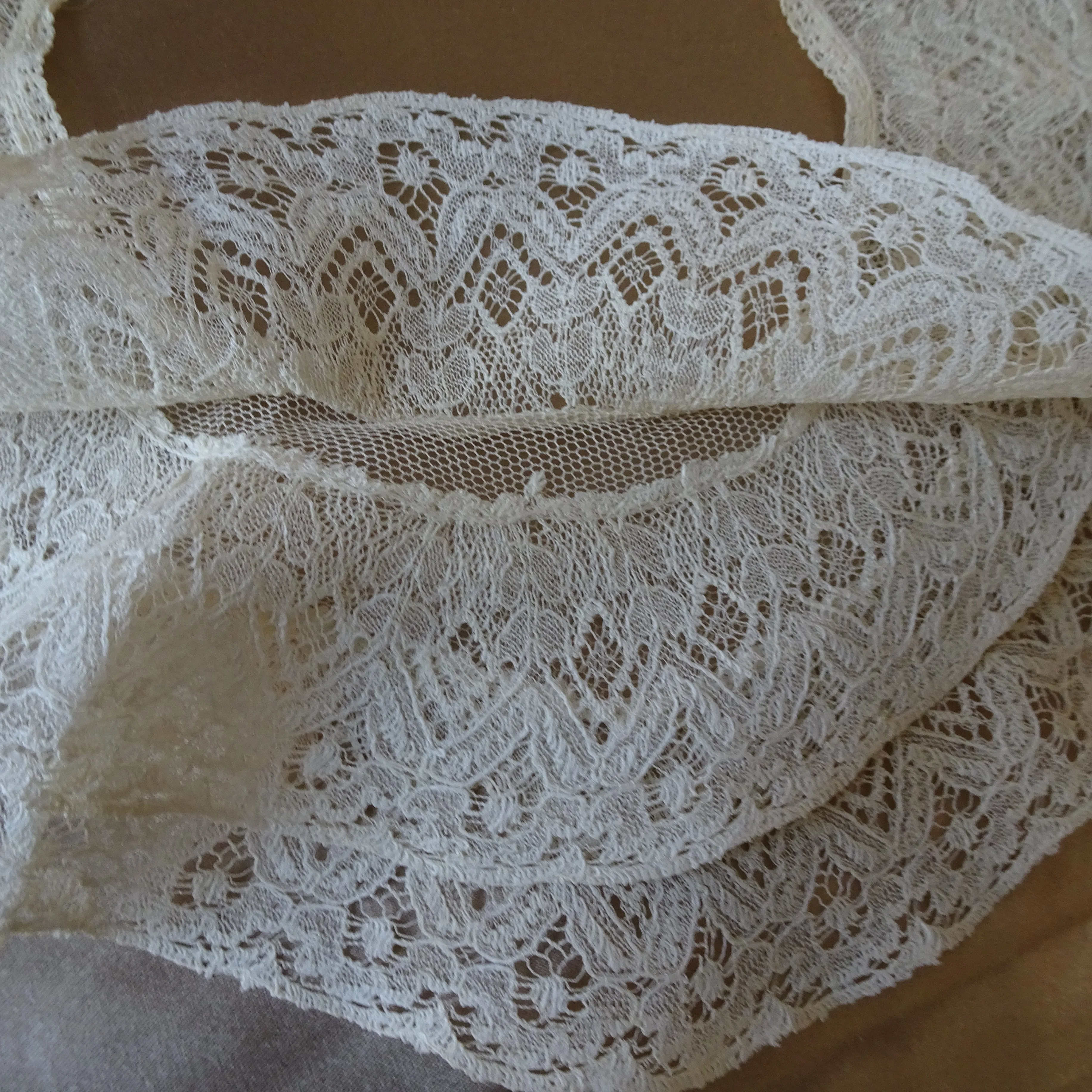 BEAUTIFUL Vintage French Lace Collar, Multi Layer Ruffled French Lace Collar, Flattering Style, Collectible Vintage Lace Collars