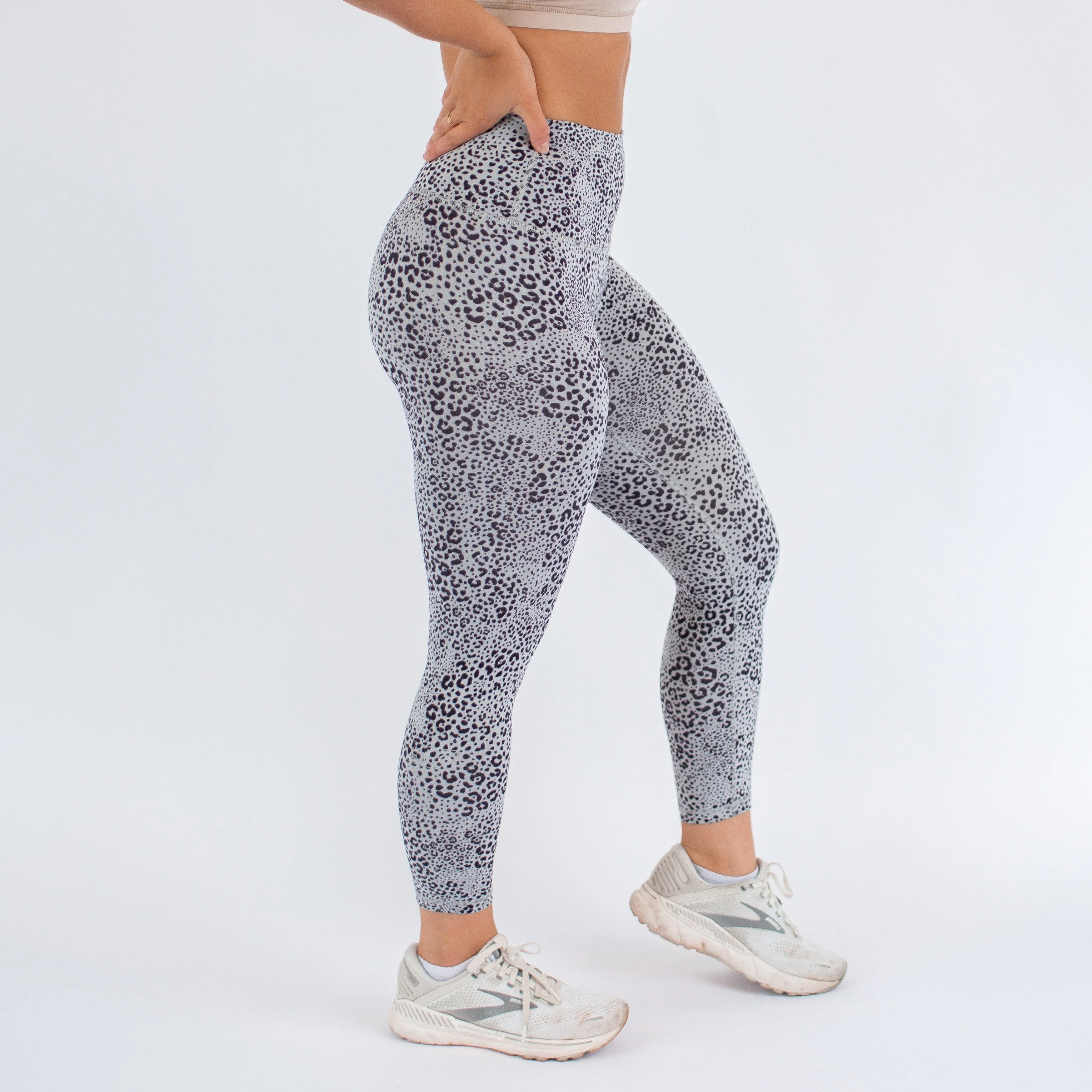 FLEO El Toro 21" Micro Leopard Leggings (Bounce)