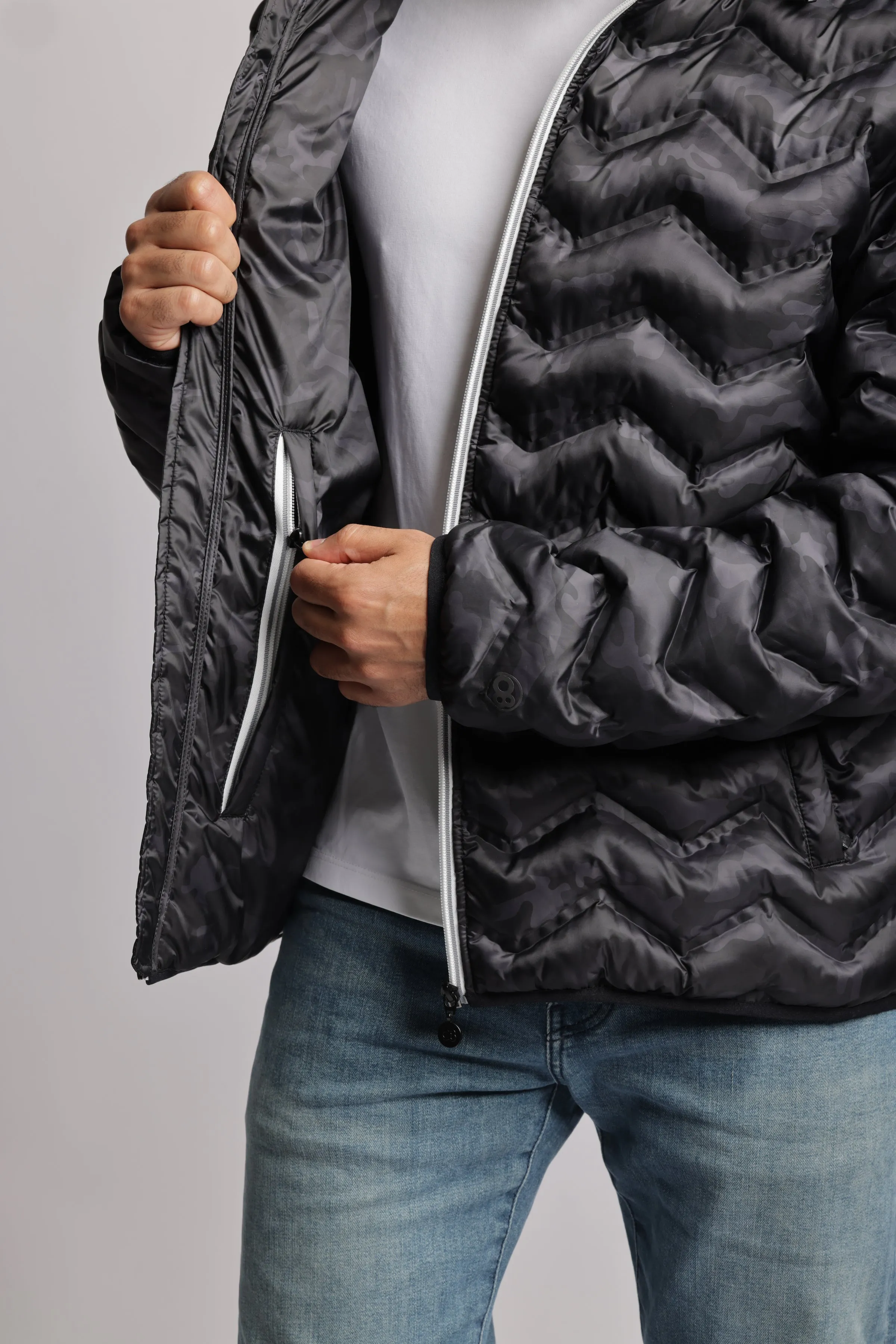 Men's packable puffer jacket in black camo