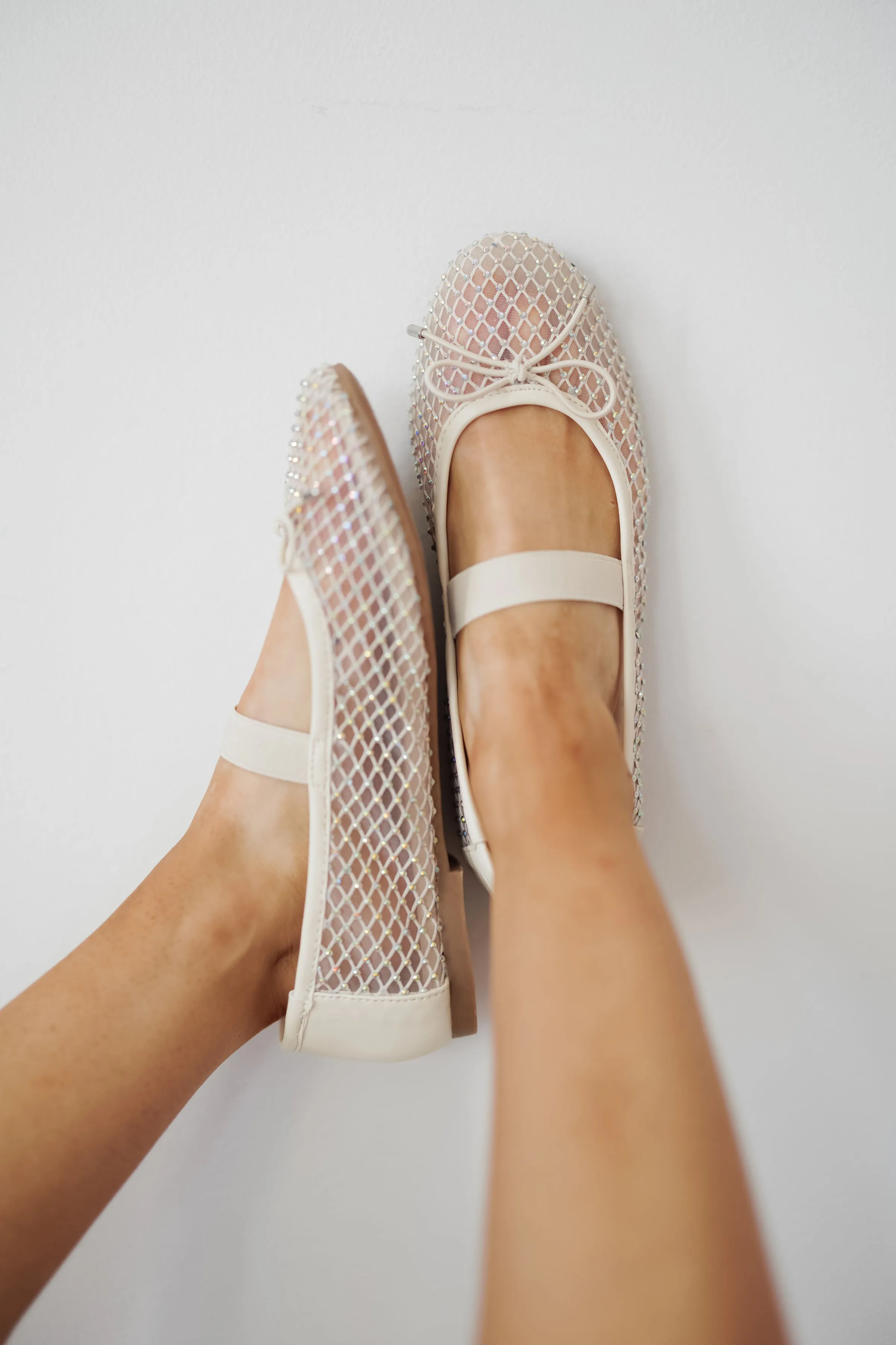 Mia: Unica Flat - Bone Mesh