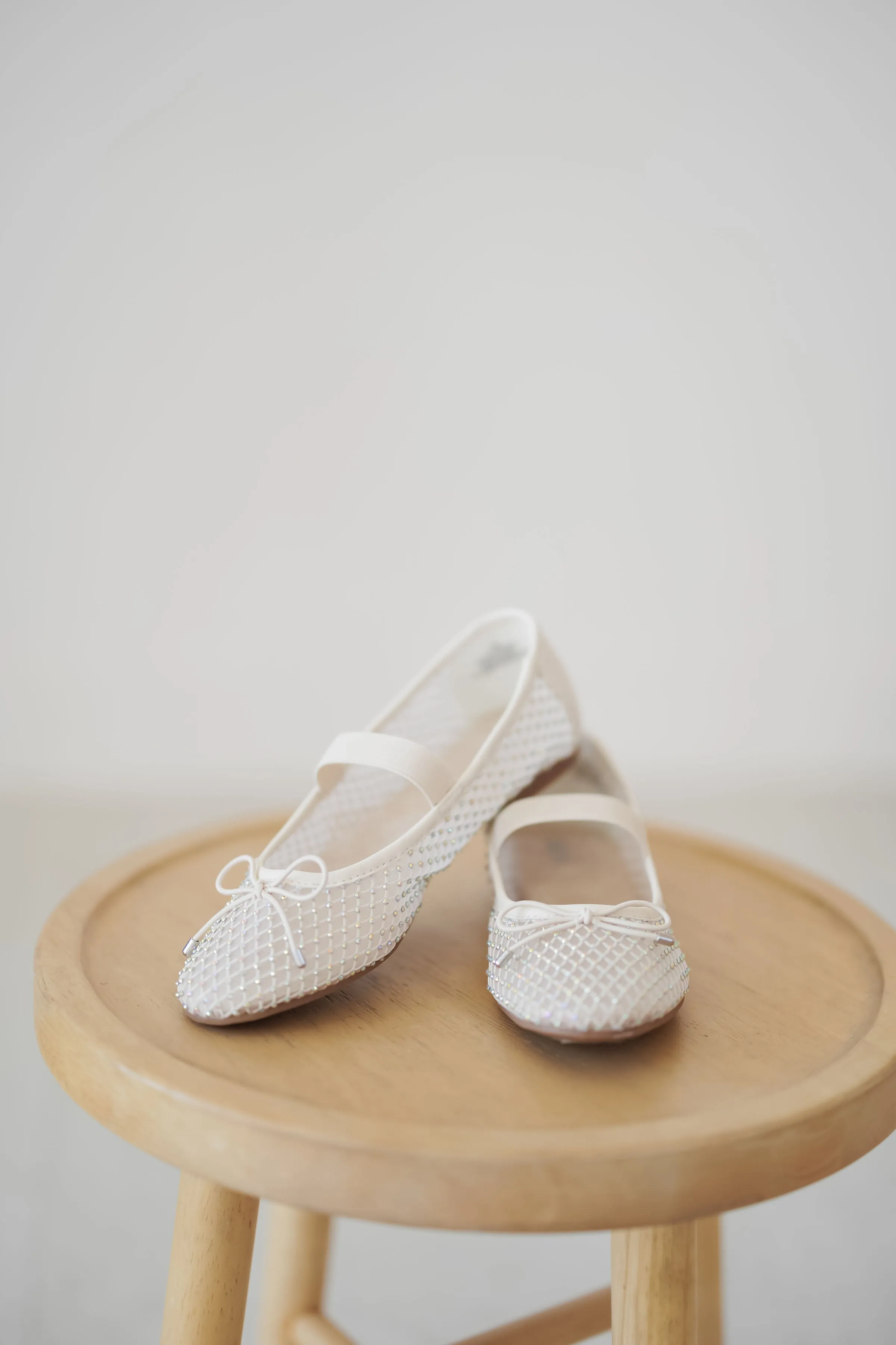 Mia: Unica Flat - Bone Mesh