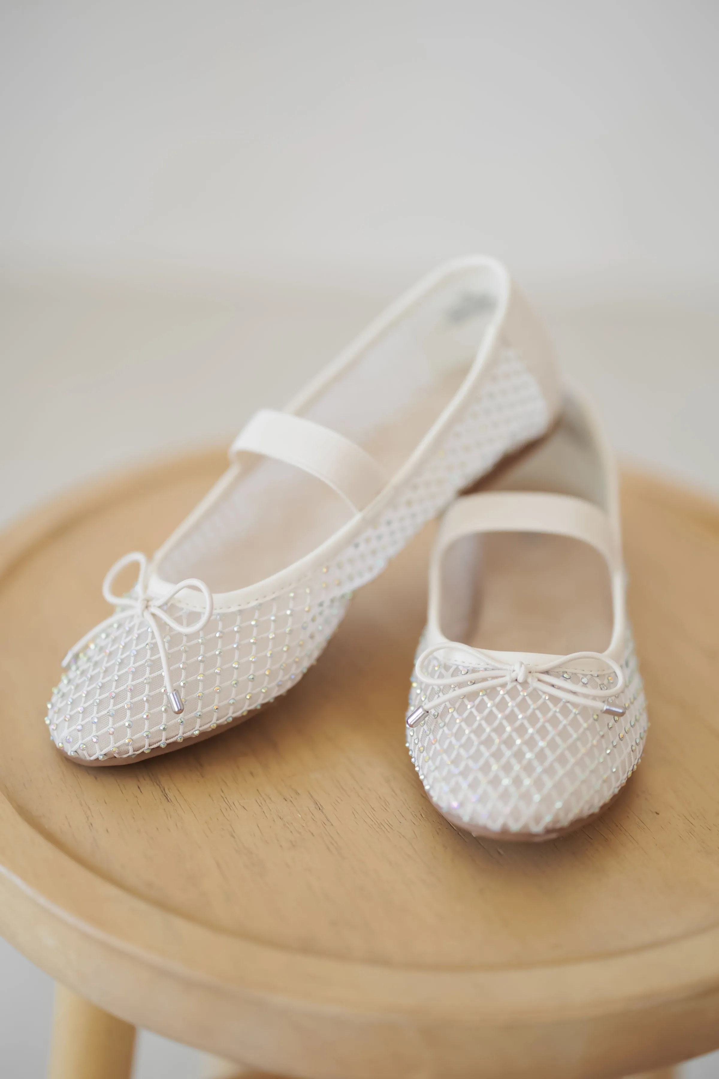 Mia: Unica Flat - Bone Mesh