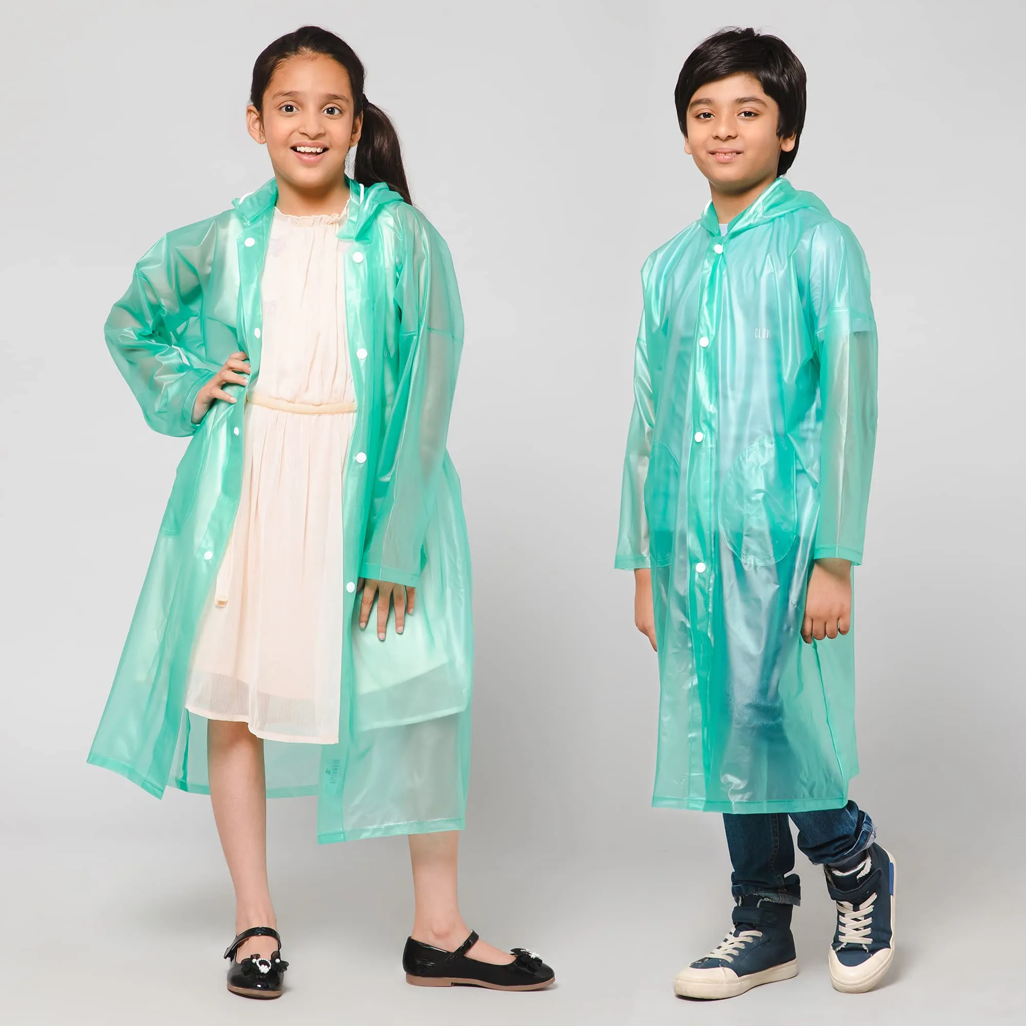 THE CLOWNFISH Wet & Wild Series Unisex Kids Waterproof Single Layer PVC Longcoat/Raincoat with Adjustable Hood. Age-5-6 Years (Fern Green)