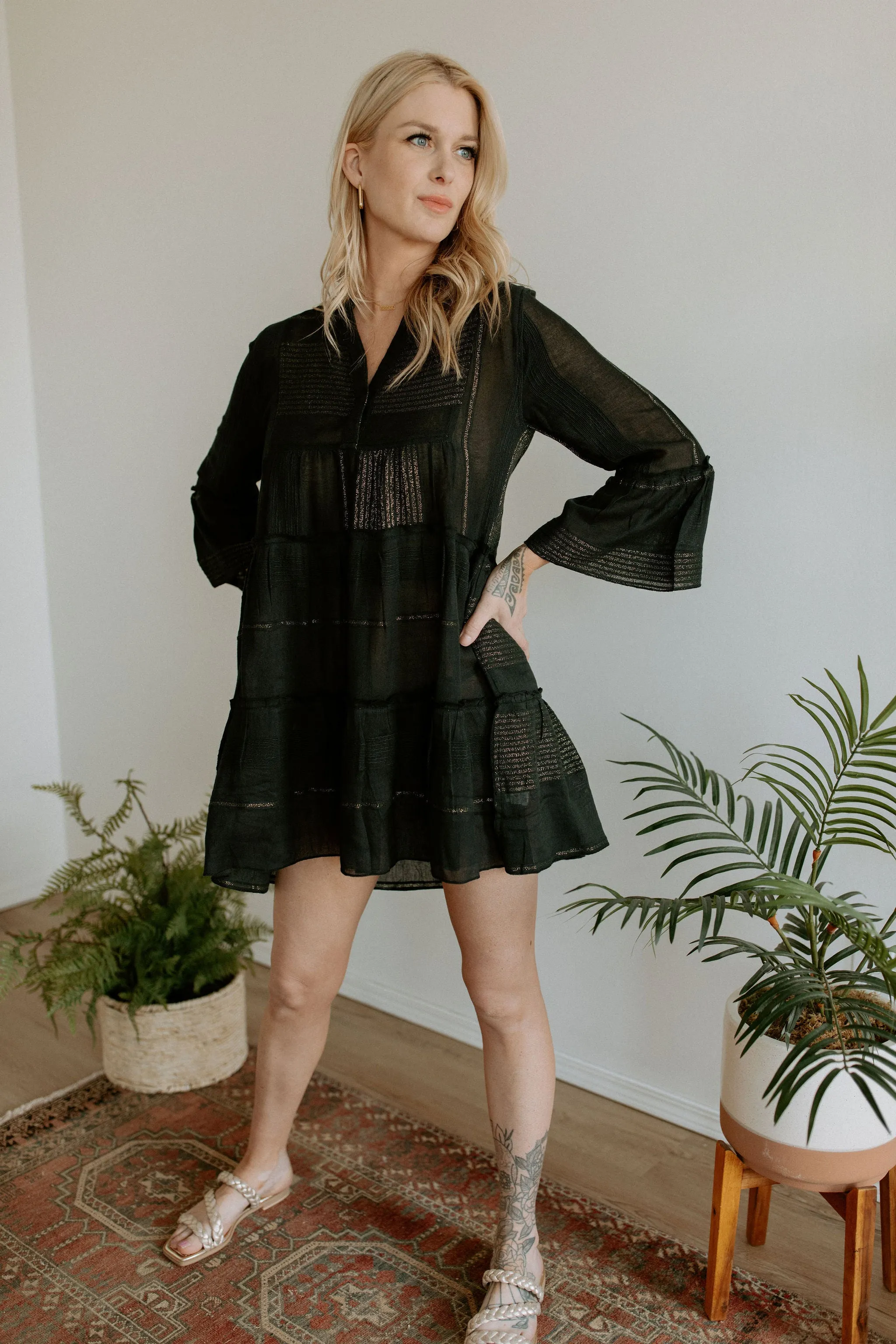 The Sauvie Dress by Elan - Black   Gold