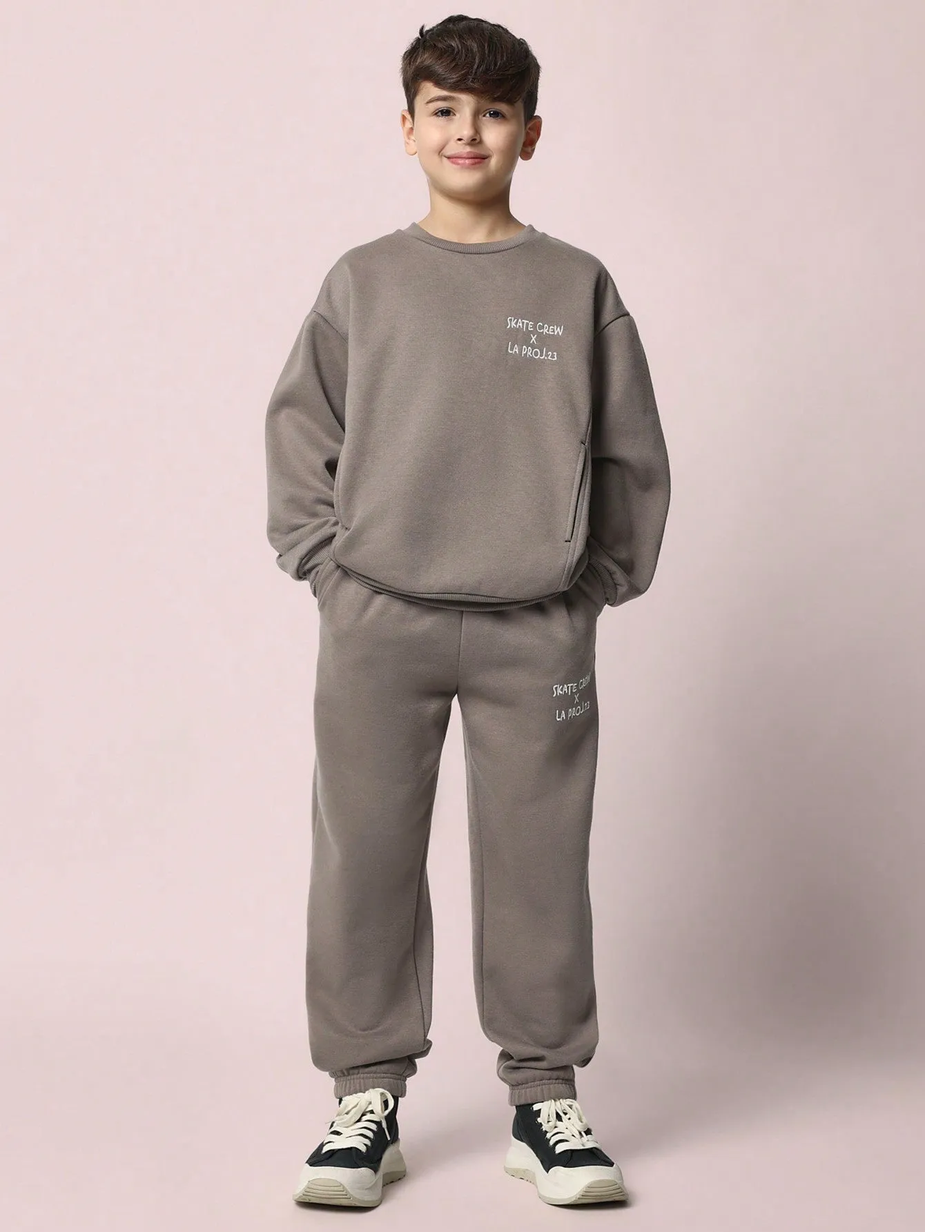 Tween Boys Comfy Regular Fit Crew Neck Sweatshirt And Jogger With Embroidery 2 Piece Set