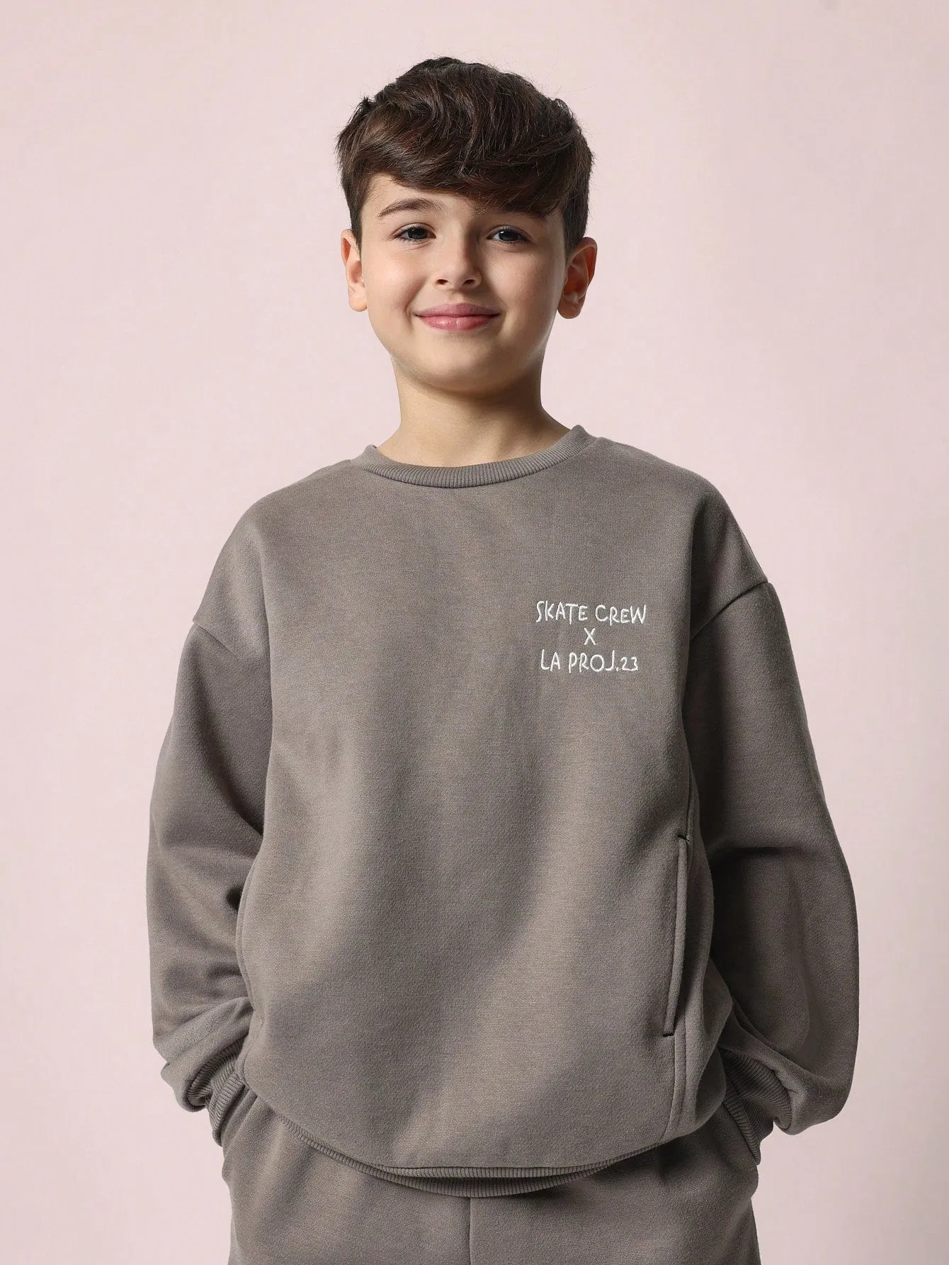 Tween Boys Comfy Regular Fit Crew Neck Sweatshirt And Jogger With Embroidery 2 Piece Set