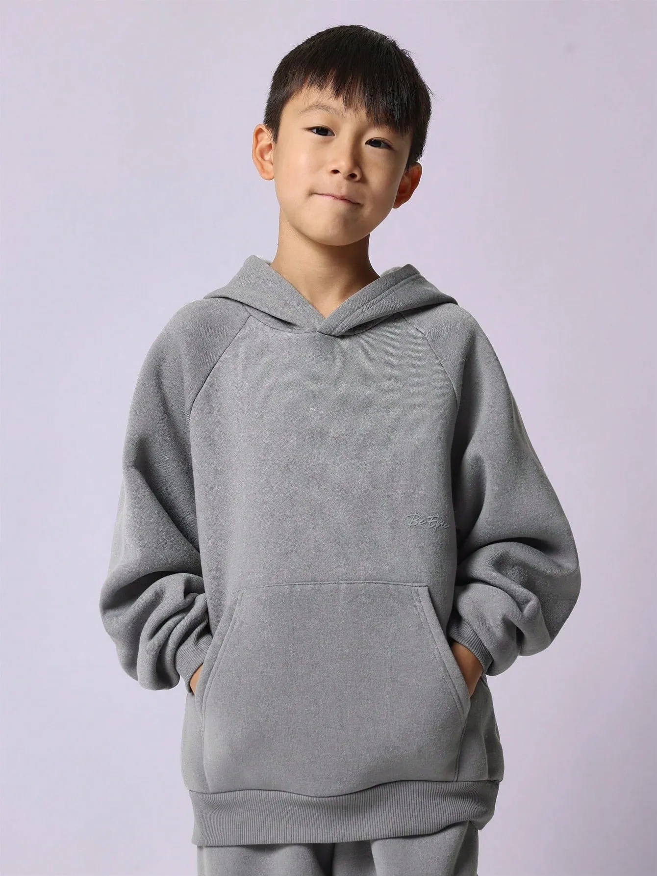 Tween Boys Comfy Regular Fit Raglan Overhead Hoodie And Cargo Jogger 2 Piece Set