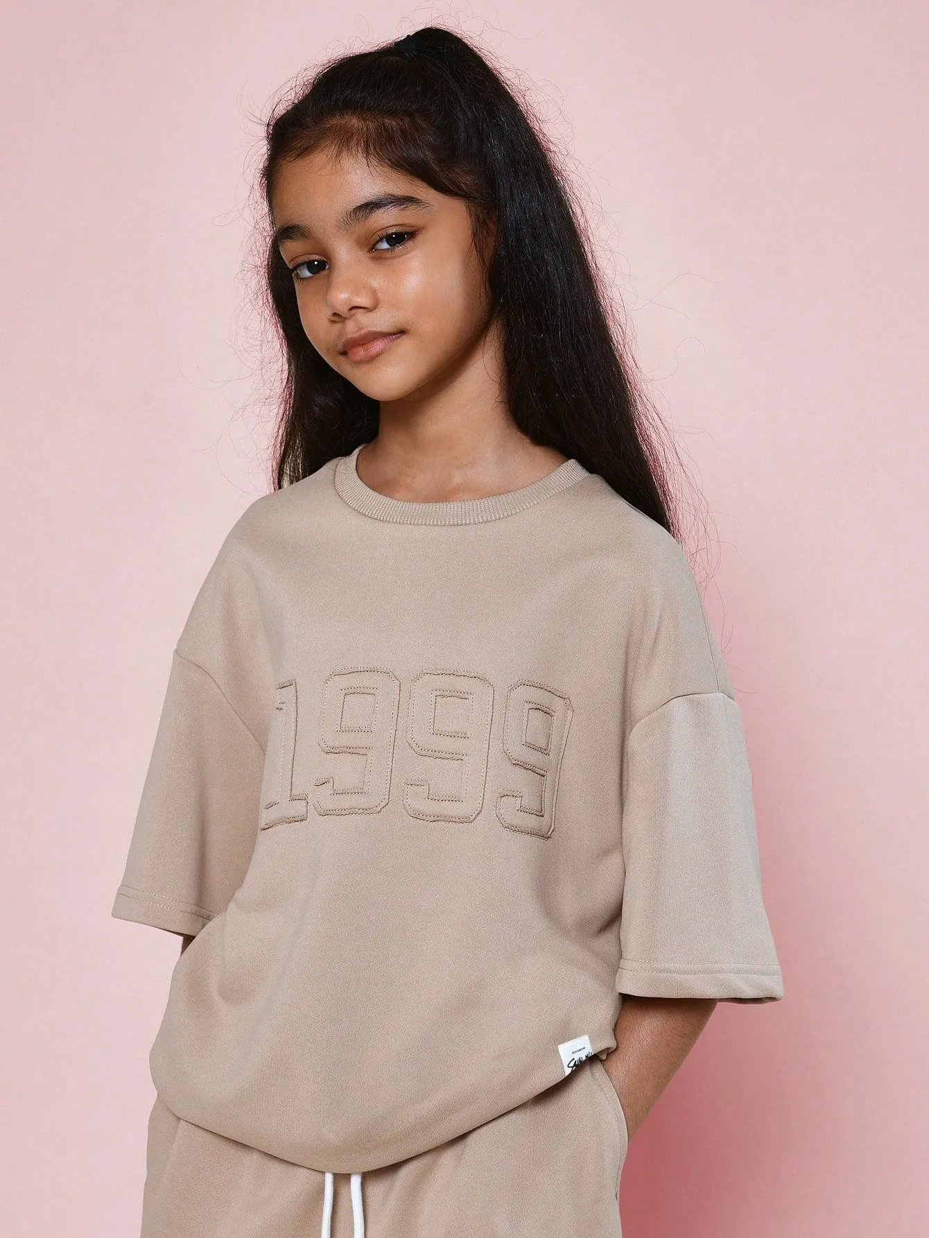 Tween Girls Oversized Fit Applique Tee And Loose Fit Jogger 2 Piece Set