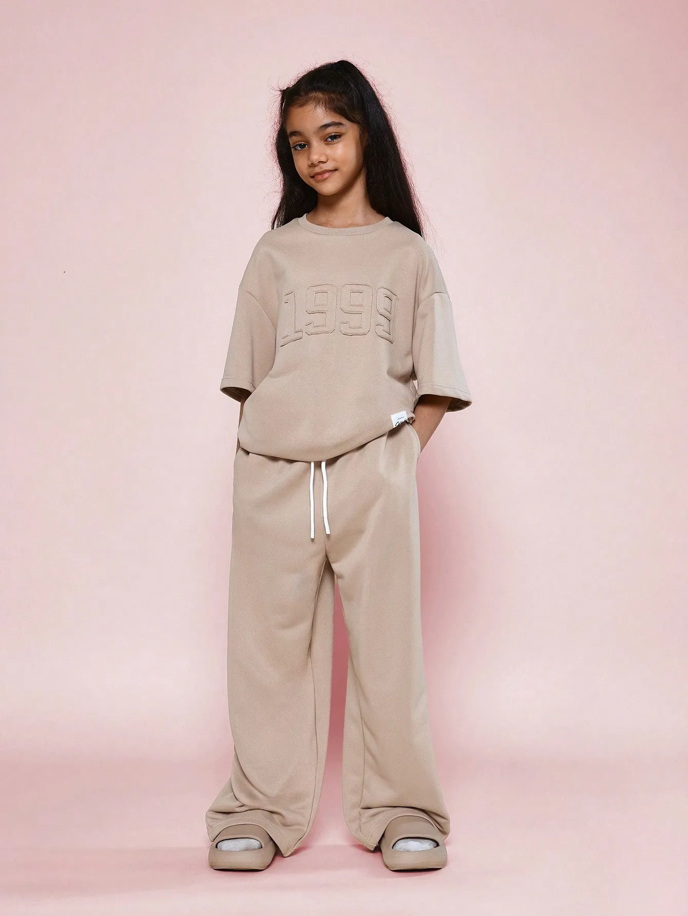 Tween Girls Oversized Fit Applique Tee And Loose Fit Jogger 2 Piece Set