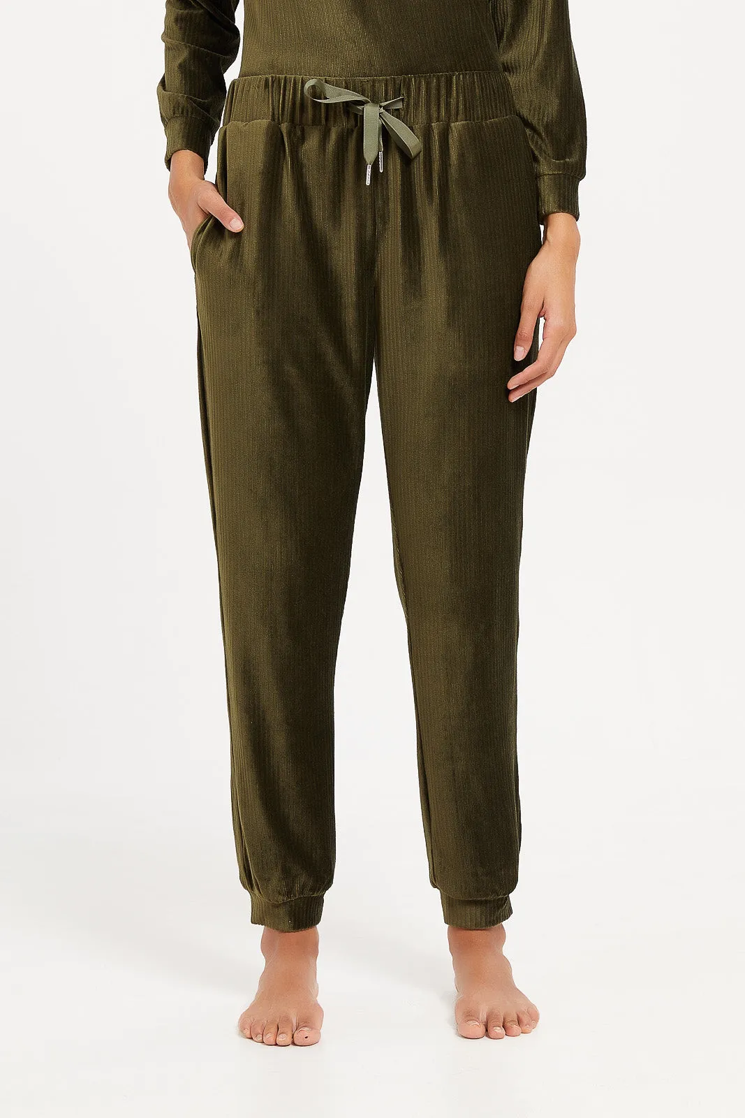 Women Green Plain Velvet Pyjama Set (2 Piece)