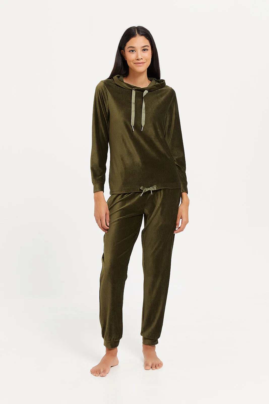 Women Green Plain Velvet Pyjama Set (2 Piece)