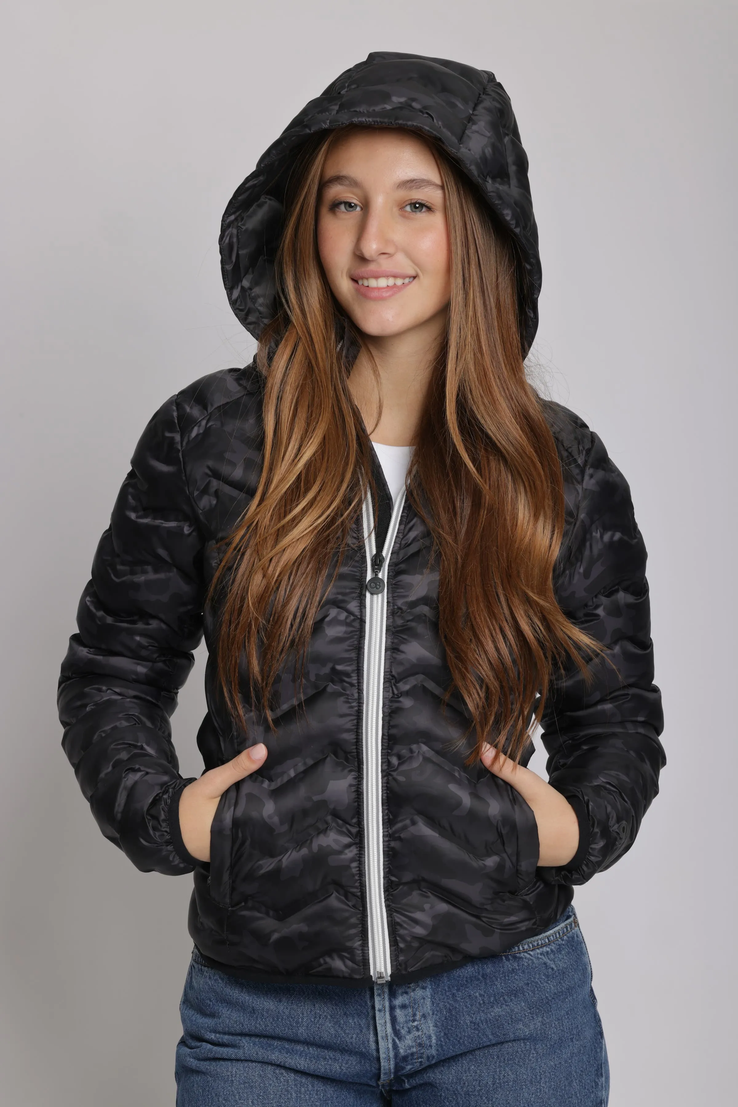 Women's packable puffer jacket in black camo