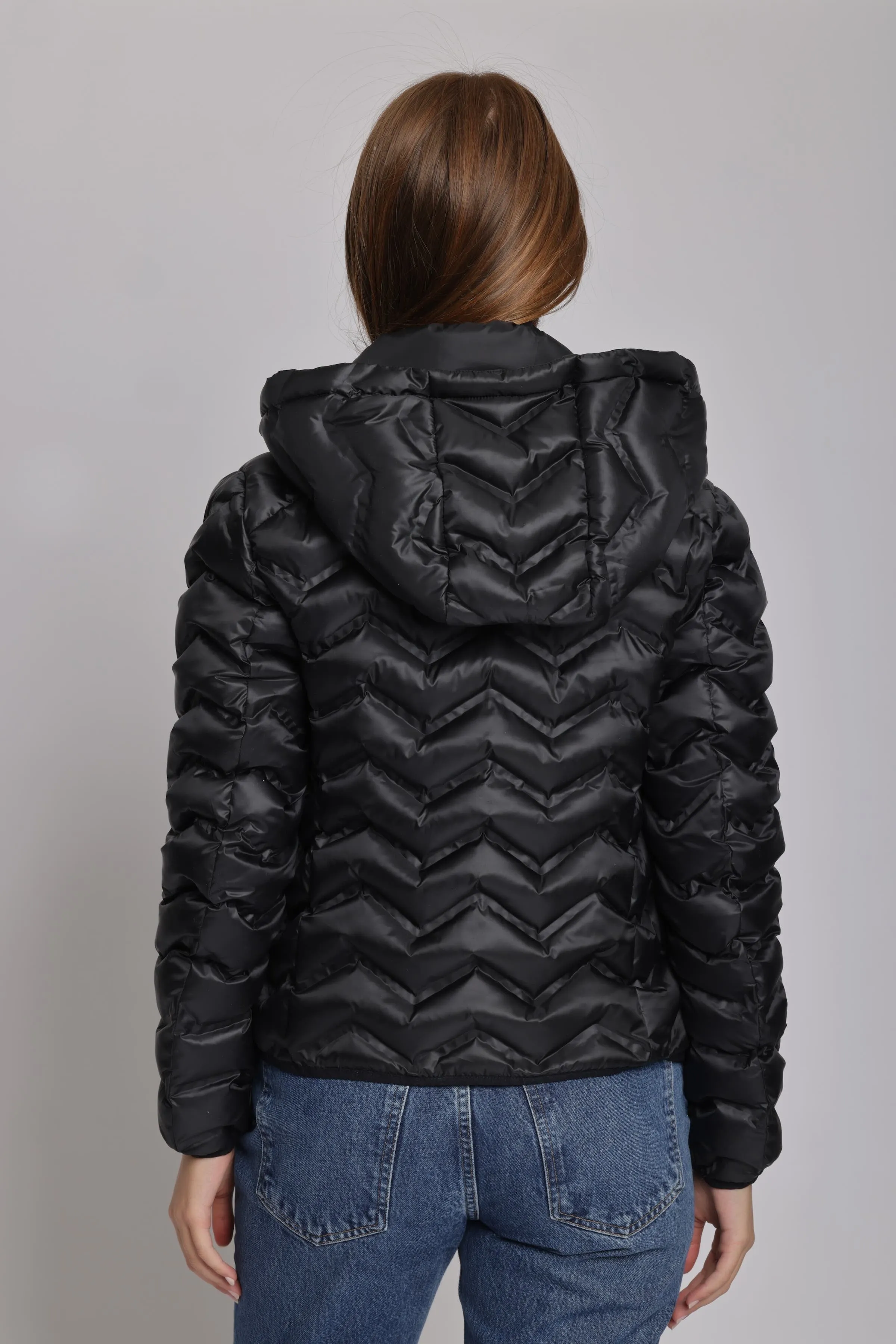 Women's packable puffer jacket in black