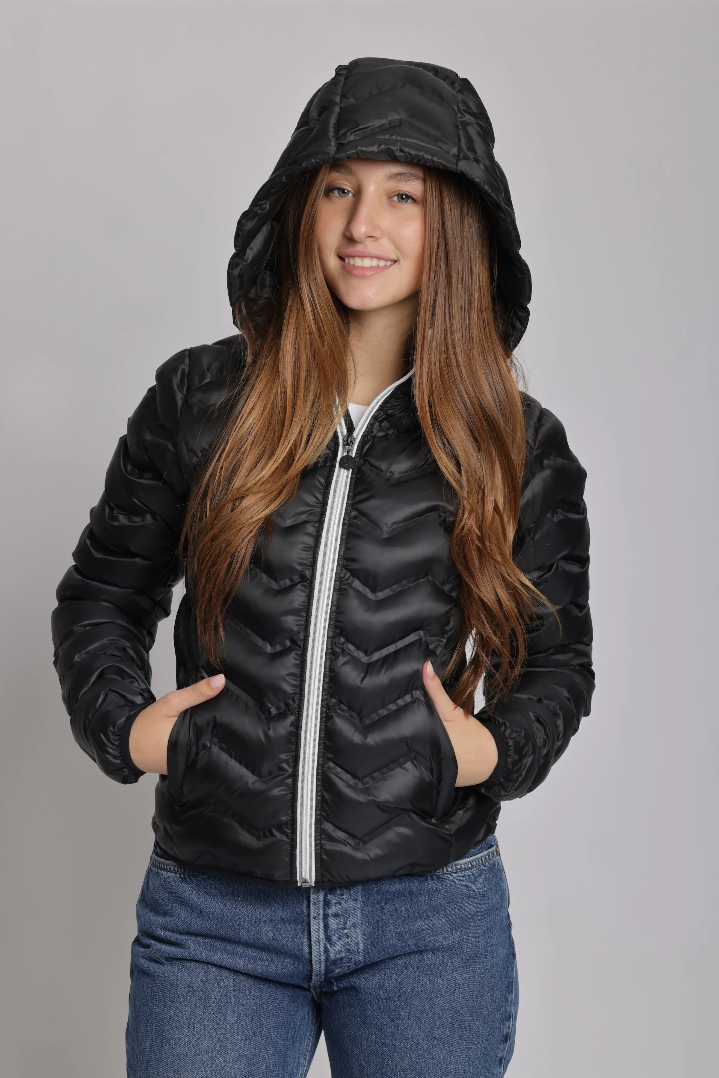 Women's packable puffer jacket in black